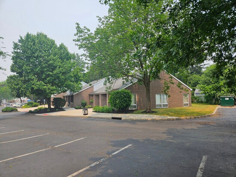 More Photos Of 445 White Horse Ave, Hamilton Office For Lease