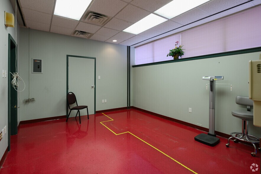 More Photos Of 1999 Sproul Rd, Broomall Medical For Lease