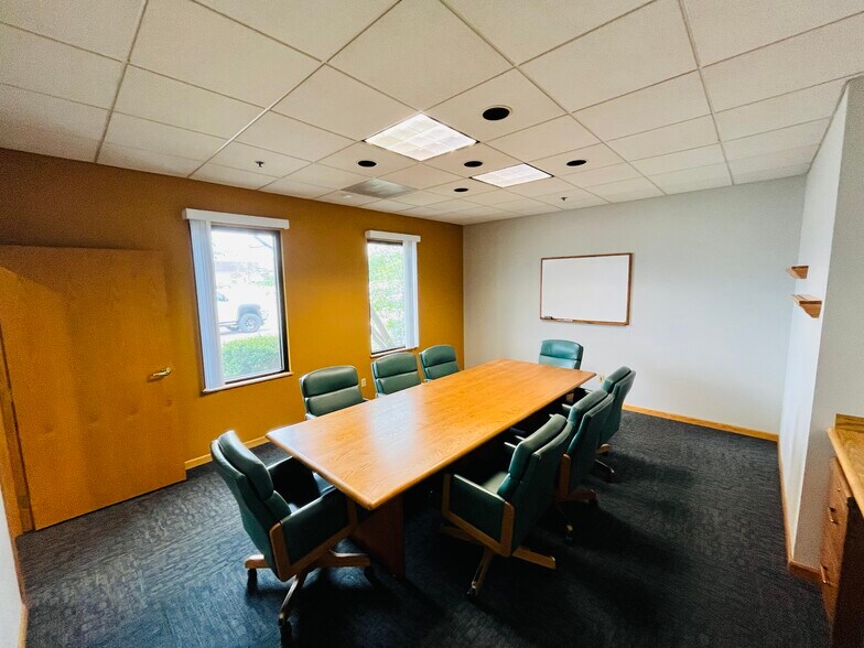 More Photos Of 420 Hill Ave, Aurora Light Distribution For Lease