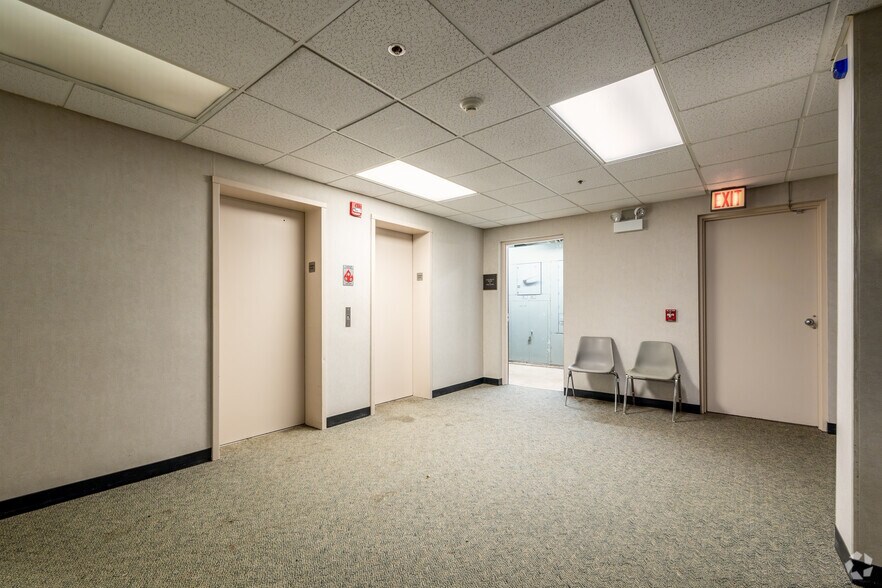 More Photos Of 2115 Butterfield Rd, Oak Brook Office For Sale