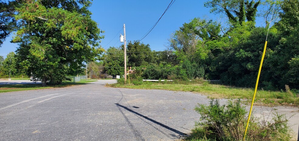 More Photos Of 117 Highway 15-401 Byp E, Bennettsville General Retail For Sale