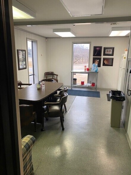 More Photos Of 1805 W Detroit St, Broken Arrow Service For Lease