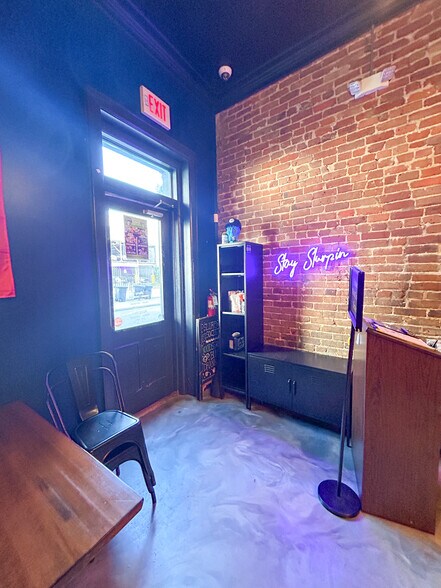 More Photos Of 69 St Michael St, Mobile Restaurant For Lease