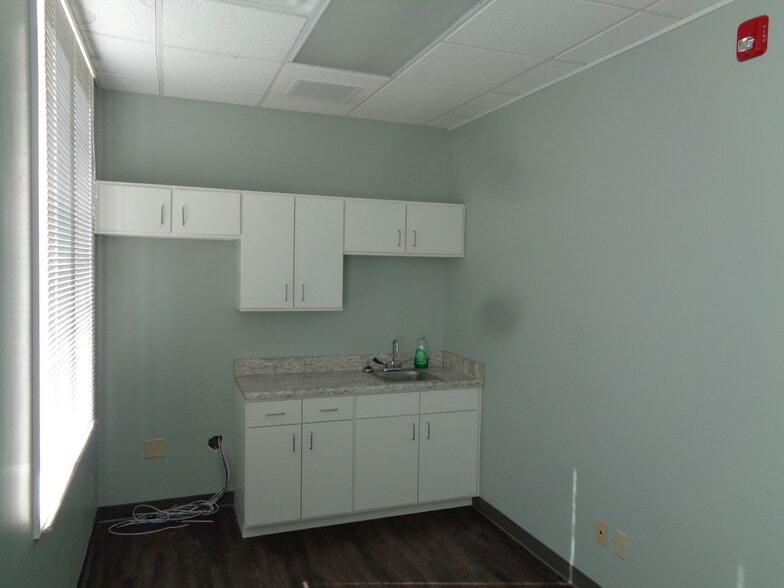 More Photos Of 2419 Westgate Dr, Albany Office For Lease