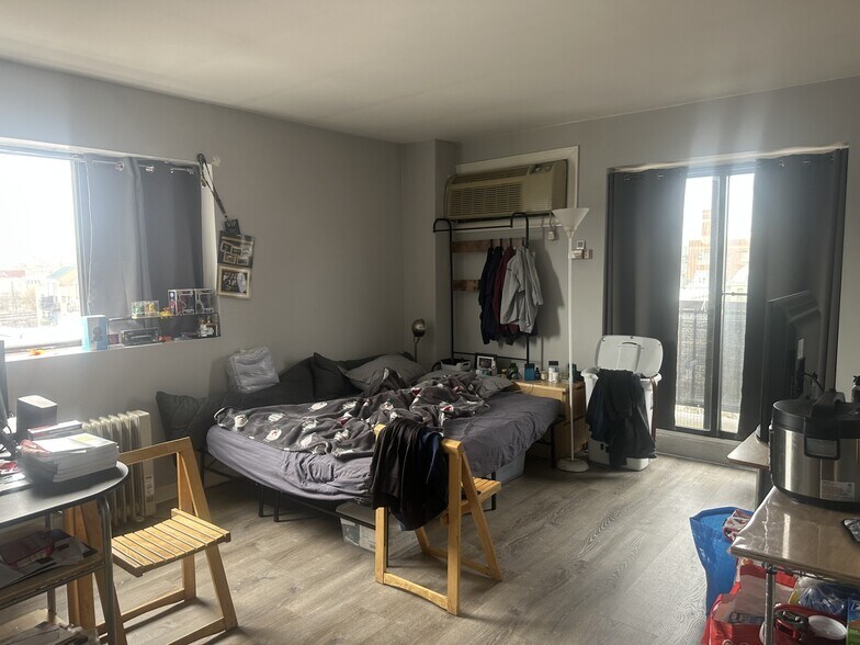 More Photos Of 5725 Van Horn St, Elmhurst Multifamily For Sale