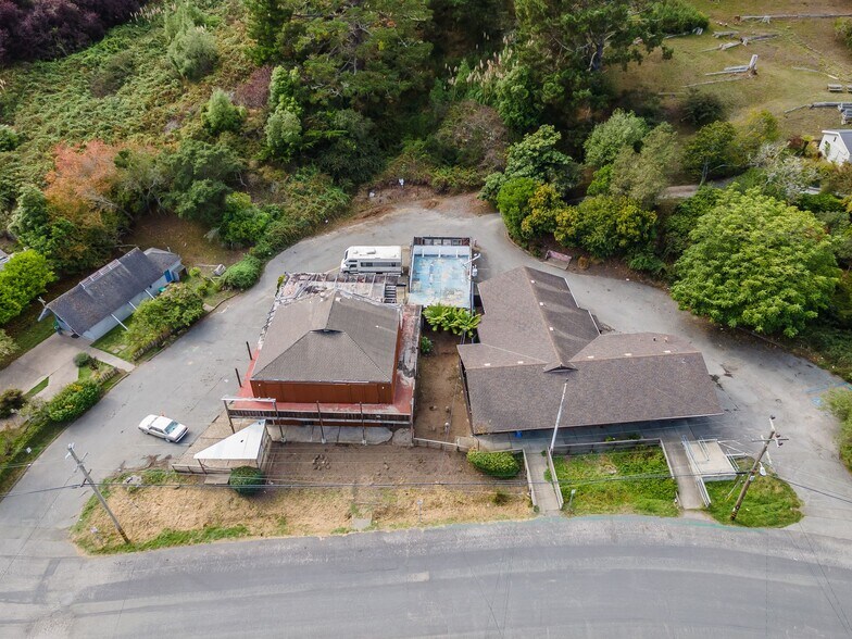 More Photos Of 16-22 Brighton Avenue, Bolinas General Retail For Sale
