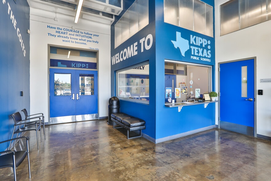 More Photos Of 4343 W Commerce St, San Antonio Schools For Sale