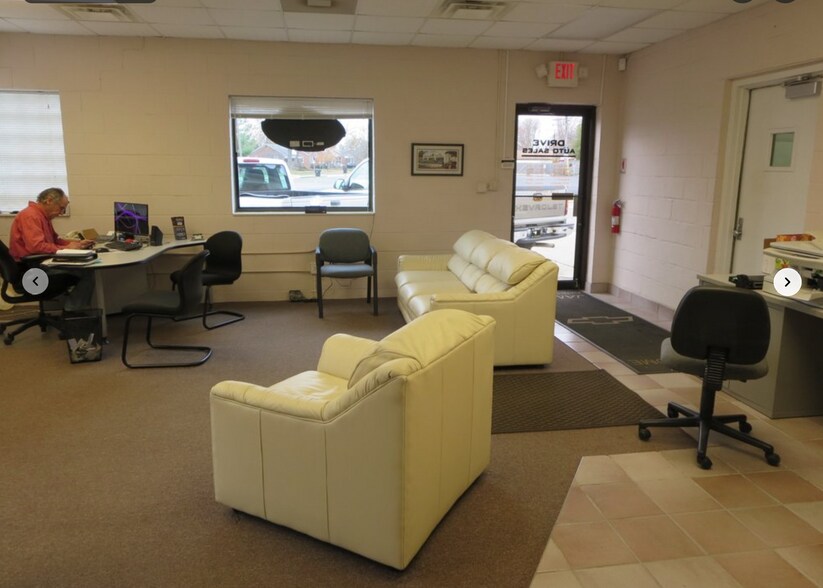 More Photos Of 28620 Utica Rd, Roseville Auto Dealership For Sale