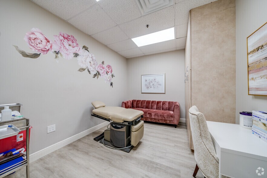 More Photos Of 5975 Sunset Dr, Miami Medical For Lease