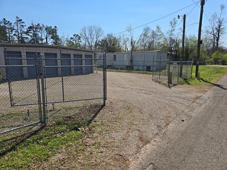 More Photos Of 360 Black Pl, Savannah Self Storage For Sale