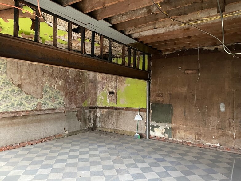 More Photos Of 60-64 Saline St, Petersburg Storefront Retail Residential For Sale