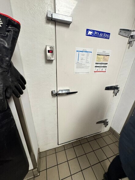 More Photos Of 3021 W 147th St, Posen Restaurant For Sale