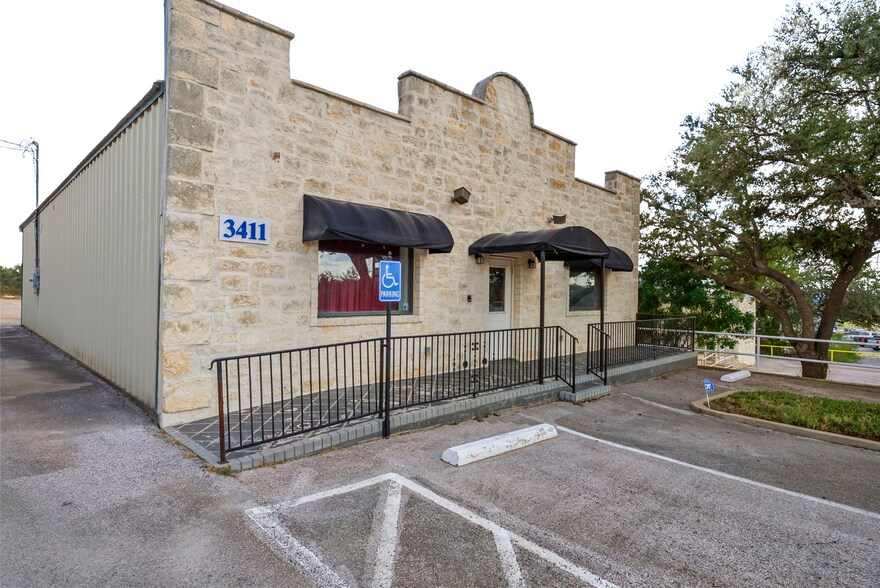 More Photos Of 3411 N Highway 281, Marble Falls Office For Sale