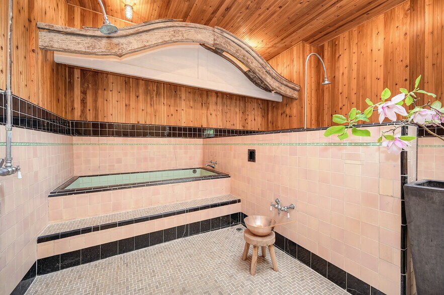 More Photos Of 1250 B St, Walnut Grove Showroom For Sale