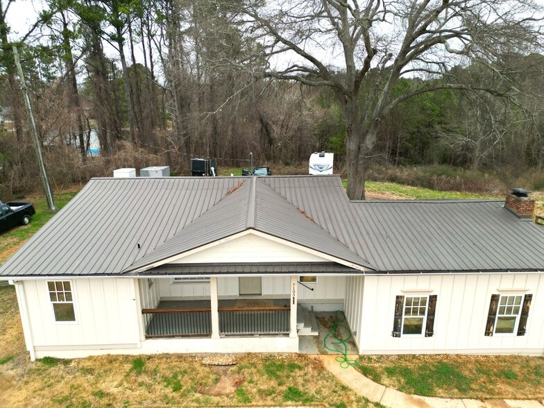 More Photos Of 7105 Highway 92, Woodstock Office For Sale