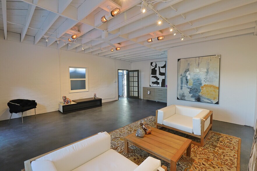 More Photos Of 3154 Los Feliz Blvd, Los Angeles Storefront For Sale