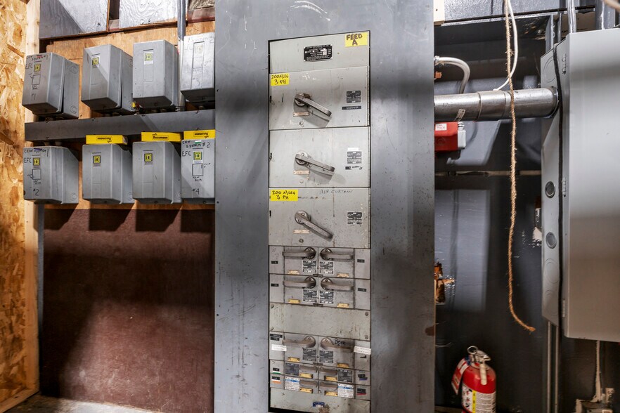 More Photos Of 4865 Arthur Kill Rd, Staten Island Warehouse For Sale