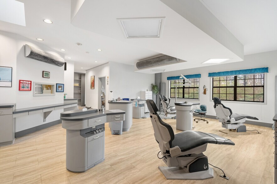 More Photos Of 3221 W Governor John Sevier Hwy, Knoxville Medical For Lease