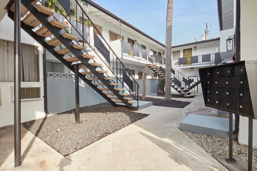 More Photos Of 204 N Manhattan Pl, Los Angeles Apartments For Sale