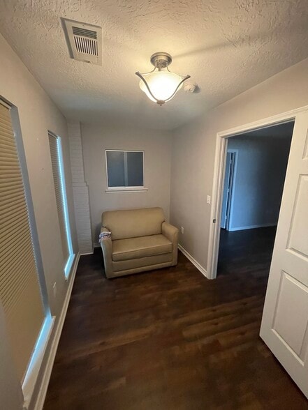 More Photos Of 913 N Washington Ave, Livingston Office For Sale