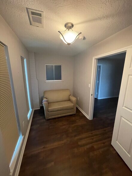 More Photos Of 913 N Washington Ave, Livingston Office For Lease
