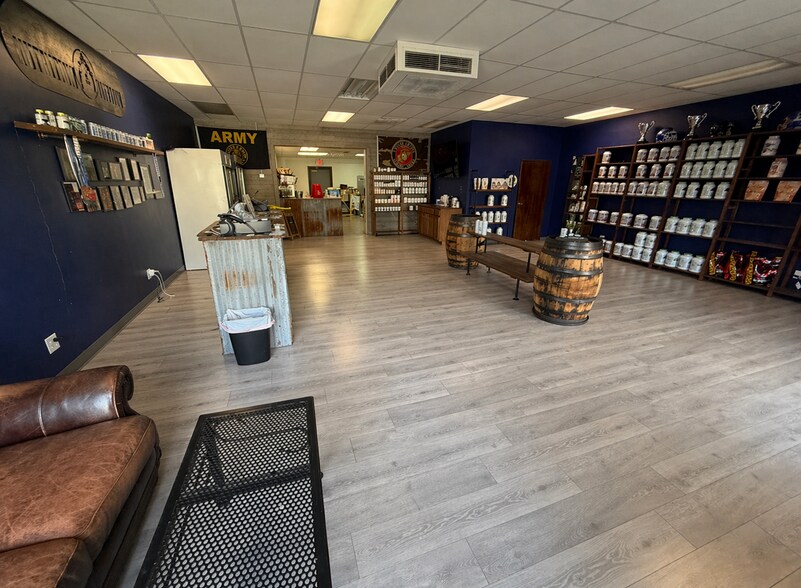 More Photos Of 1205 S Main St, Weatherford Freestanding For Sale