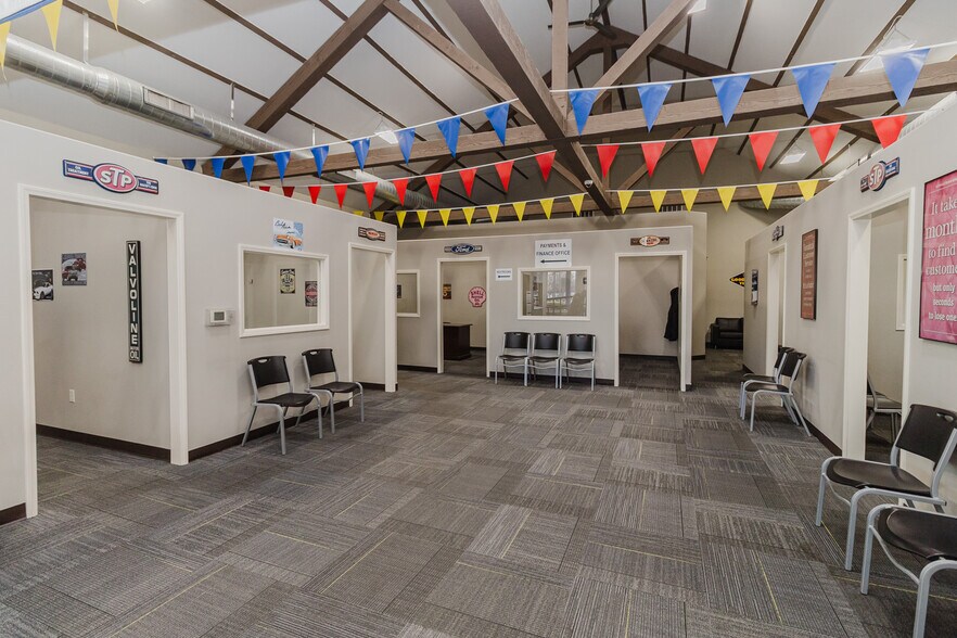 More Photos Of 3101 S Broadway St, Wichita Freestanding For Sale