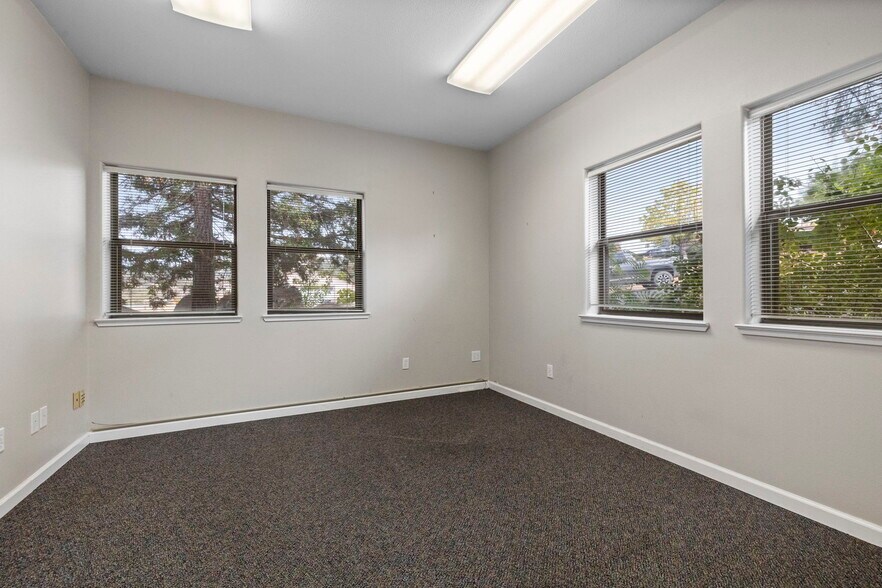 More Photos Of 13951 Mono Way, Sonora Office For Lease