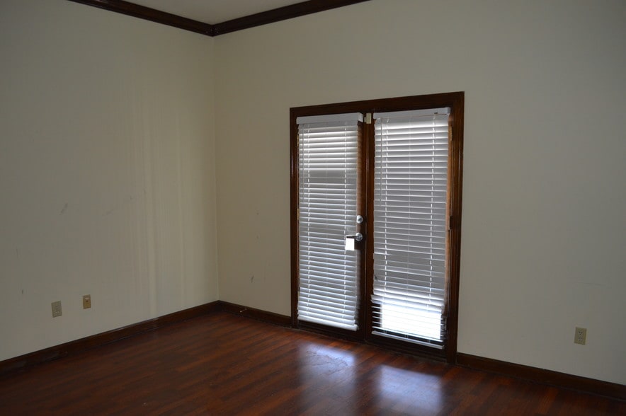 More Photos Of 11 Northtown Dr, Jackson Office For Lease