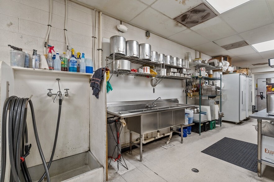 More Photos Of 120 Bank St, Sanford Restaurant For Sale