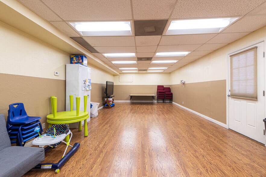 More Photos Of 3912 Eagle Rock Blvd, Los Angeles Office For Lease