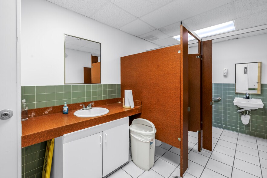 More Photos Of 8440 4th St N, Saint Petersburg Freestanding For Sale