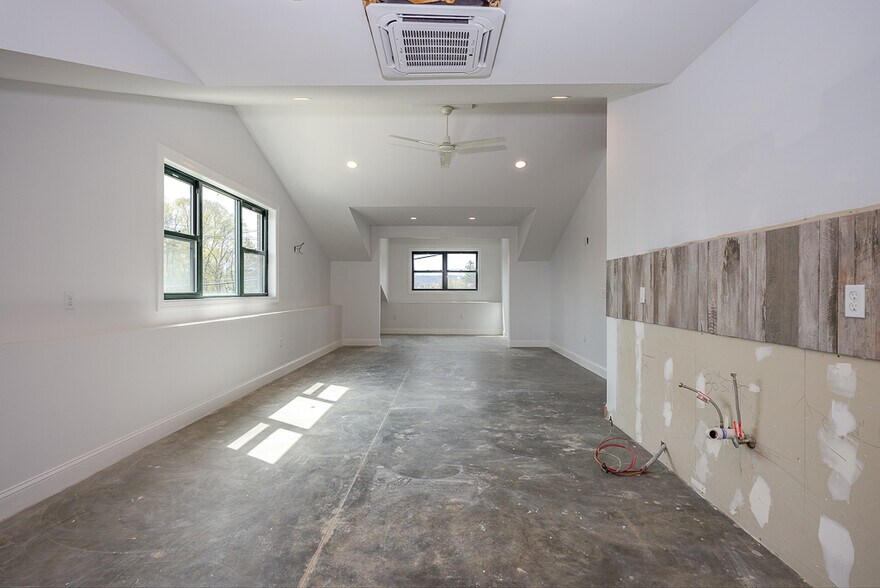 More Photos Of 1 Ten Eyck St, Stony Point General Retail For Sale