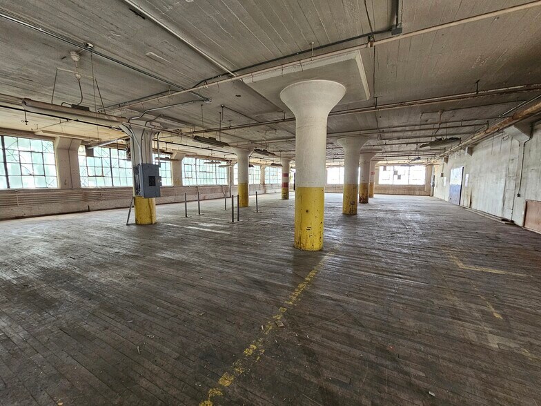 More Photos Of 3615 Superior Ave, Cleveland Office For Sale