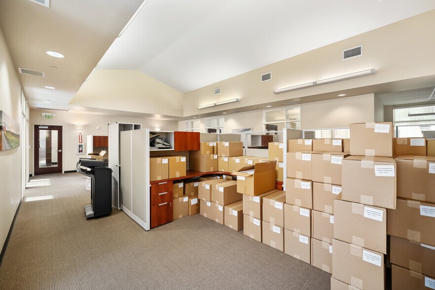 More Photos Of 102 S Vine St, Paso Robles Office For Lease