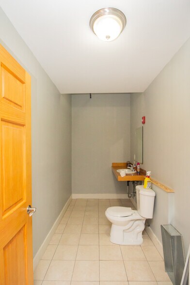 More Photos Of 368 Main St, Southbridge Loft Creative Space For Lease