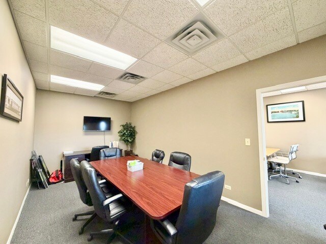 More Photos Of 300-368 Sundown Rd, South Elgin Storefront For Lease
