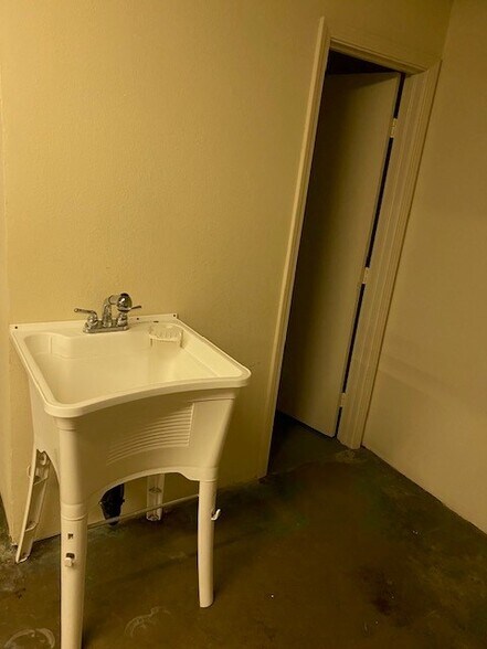 More Photos Of 9618 Santa Fe Springs Rd, Santa Fe Springs Service For Lease