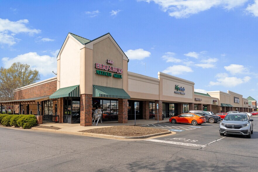 More Photos Of 1837 E Broad St, Statesville Unknown For Lease