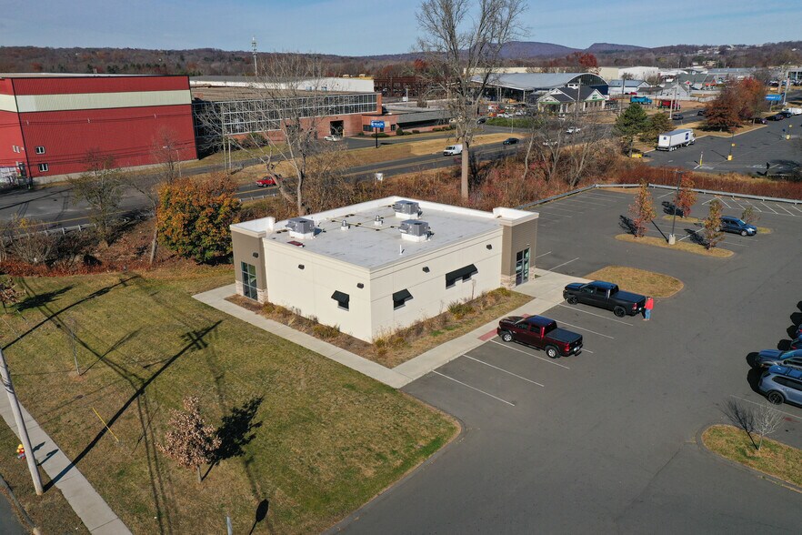 More Photos Of 800 N Colony Rd, Wallingford Freestanding For Sale