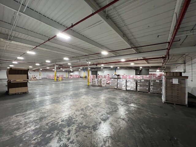More Photos Of 1243 E Garner Bagnal Blvd, Statesville Warehouse For Lease