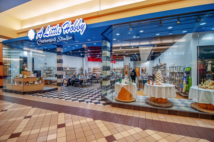 More Photos Of 4350 24th Ave, Fort Gratiot General Retail For Lease