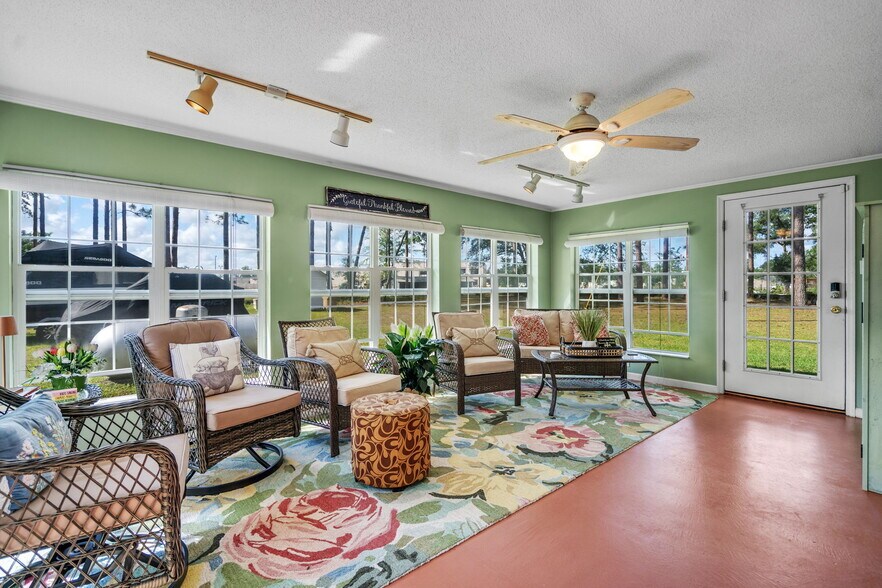 More Photos Of 695 Blue Jay Rd, Rincon General Retail For Sale