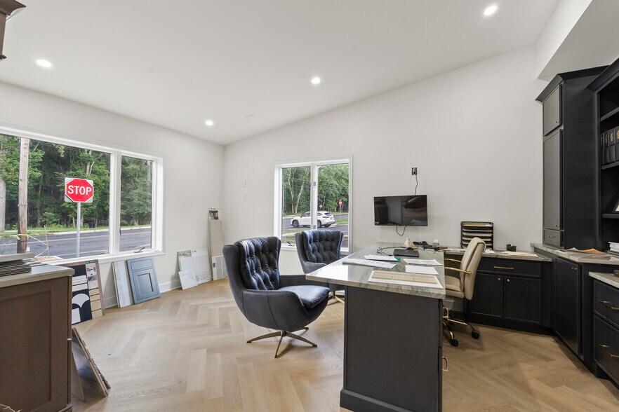 More Photos Of 138 Lakeview Dr, Gibbsboro Light Distribution For Sale