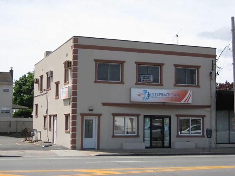 Primary Photo Of 37-39 E Jericho Tpke, Mineola Medical For Lease