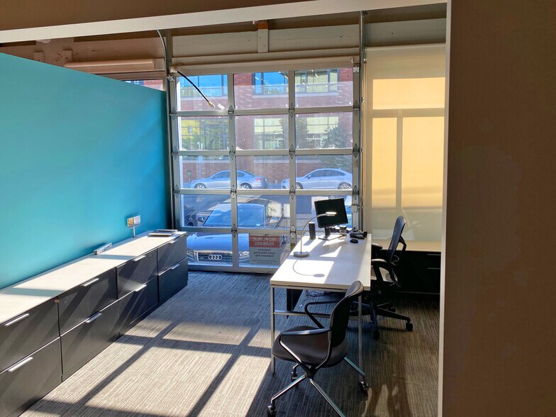 More Photos Of 2200 NW Savier St, Portland Flex For Lease
