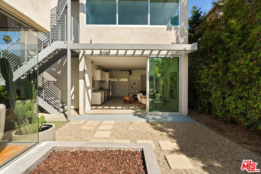 More Photos Of 1076 Palms Blvd, Venice Apartments For Sale