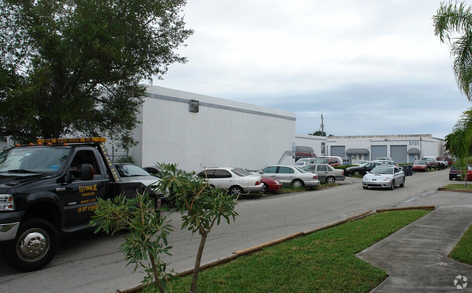 More Photos Of 5721 Funston St, Hollywood Warehouse For Lease