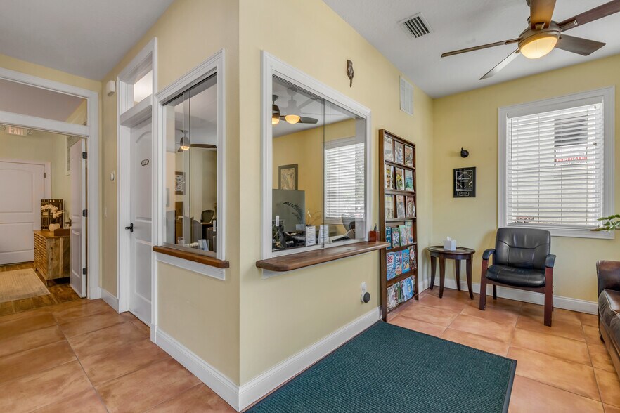 More Photos Of 136 Julia St, New Smyrna Beach Flex For Sale