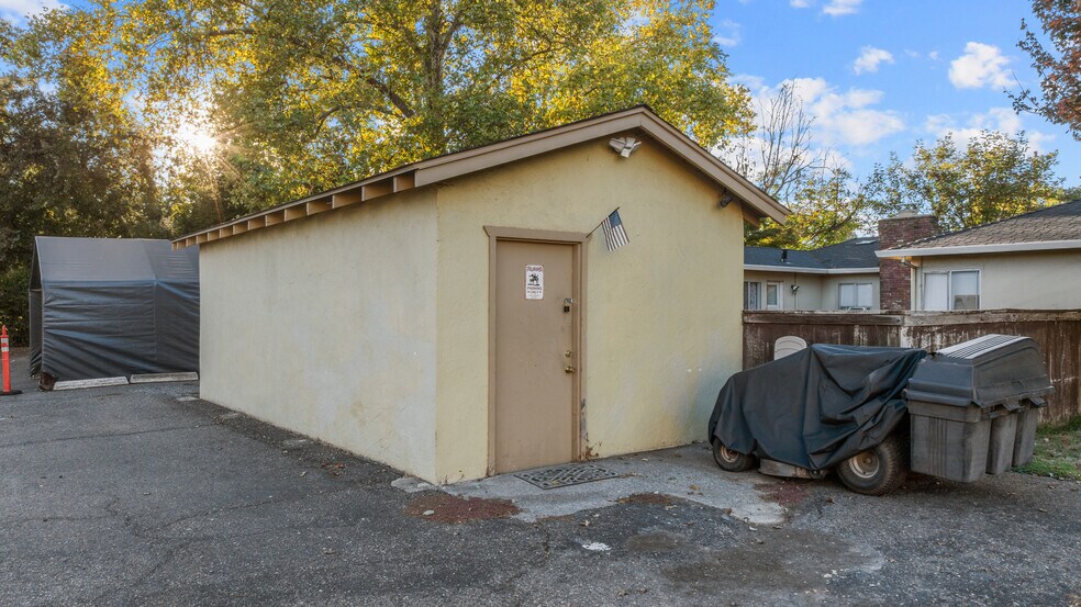 More Photos Of 355 Panama Ave, Chico Flex For Sale